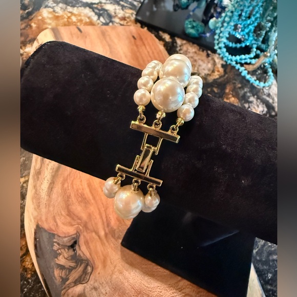 Vintage 3 Strand Faux Pearl Bracelet, Ivory White Triple Strand Pearl Bracelet - Picture 4 of 5